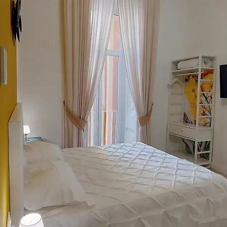 1811 Residenza Storica נאפולי